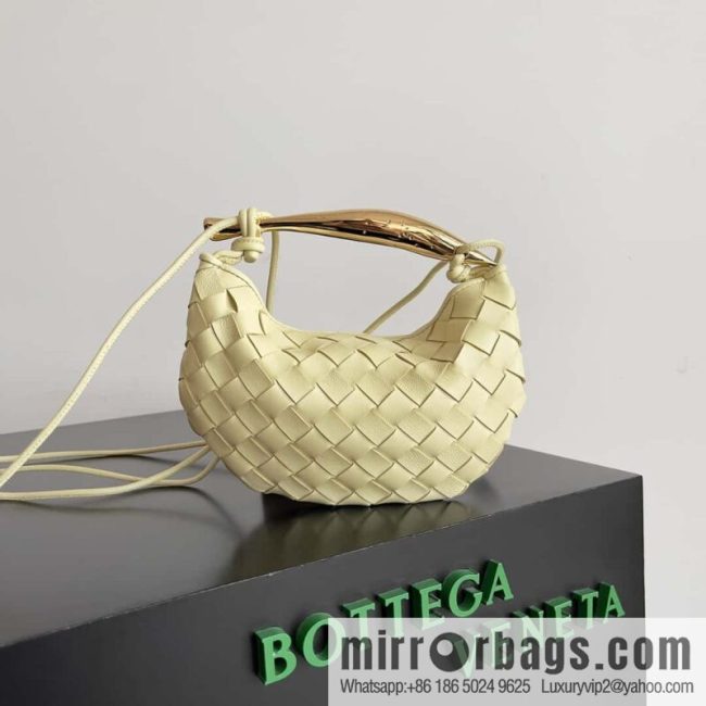 BottegaVeneta Bv spring and summer new mini sardines SARDINE model number: 744267 ice cream color