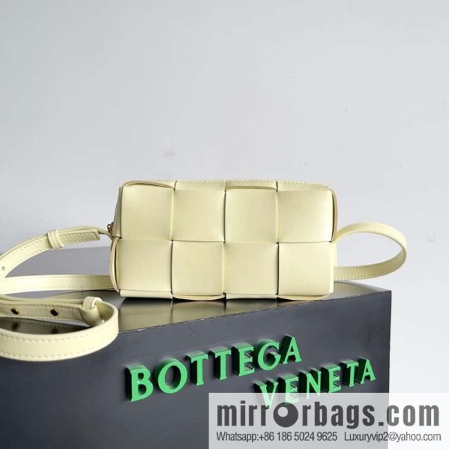 Bv early autumn new Cassette mobile phone bag, messenger bag, model; 755031 ice cream color