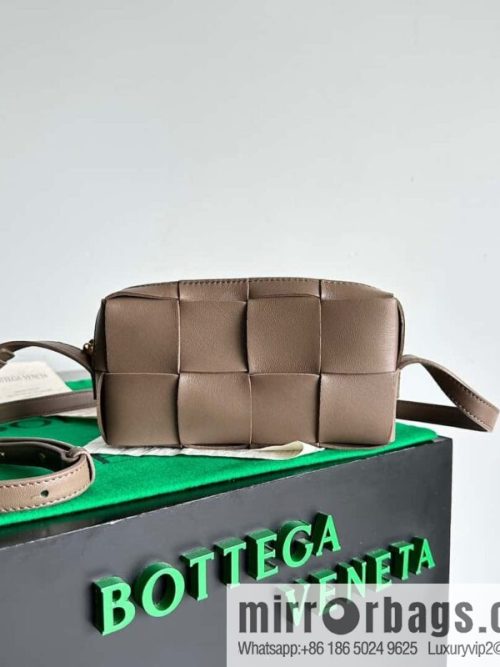 Bv early autumn new Cassette mobile phone bag, messenger bag, model; 755031 brown