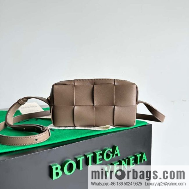 Bv early autumn new Cassette mobile phone bag, messenger bag, model; 755031 brown