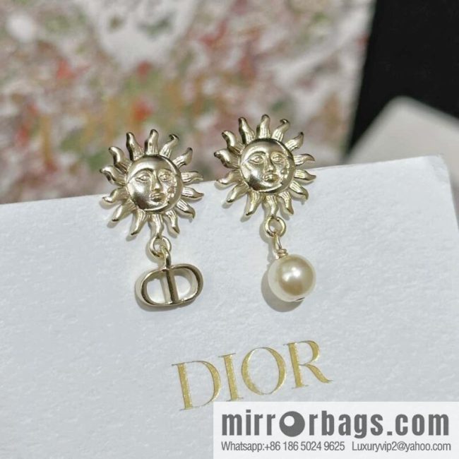 New ☑️ DIOR Dior No Sun Pearl CD Earrings Earrings