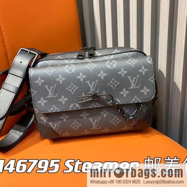 M46795 autumn and winter new STEAMER messenger bag
