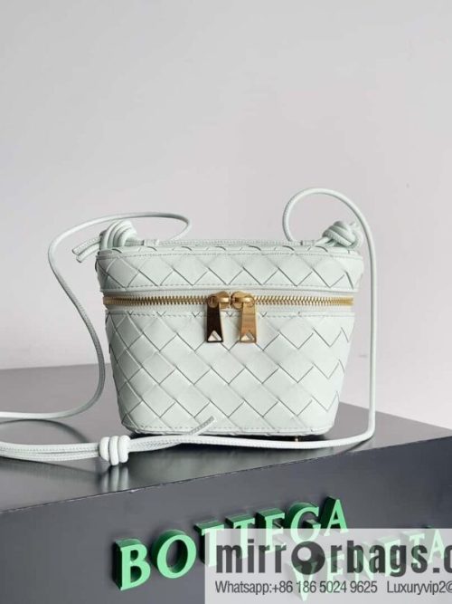 2023 new BV small box Bottega Veneta woven mini pouch model; 743551 small box bag, ice blue.