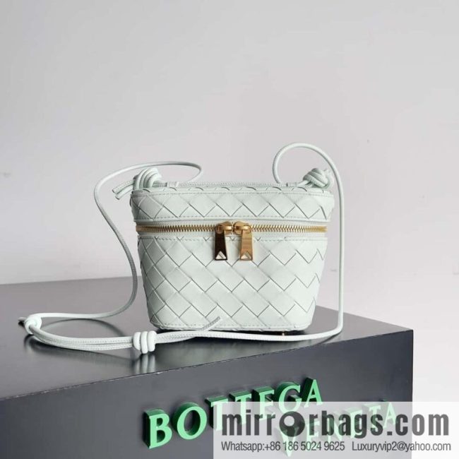2023 new BV small box Bottega Veneta woven mini pouch model; 743551 small box bag, ice blue.