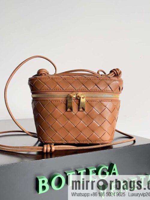2023 new BV small box Bottega Veneta woven mini pouch model; 743551 small box bag, oak brown