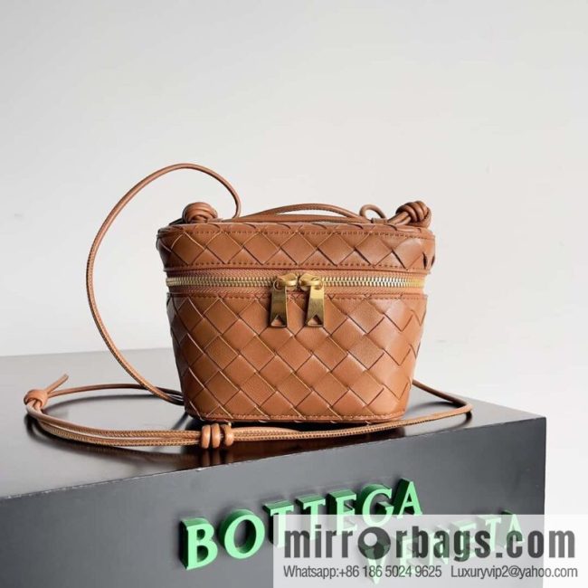 2023 new BV small box Bottega Veneta woven mini pouch model; 743551 small box bag, oak brown