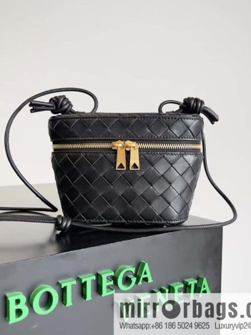 2023 new BV small box Bottega Veneta woven mini pouch model; 743551 small box bag black