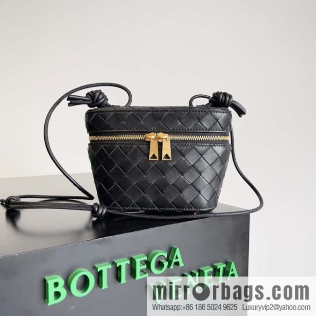2023 new BV small box Bottega Veneta woven mini pouch model; 743551 small box bag black