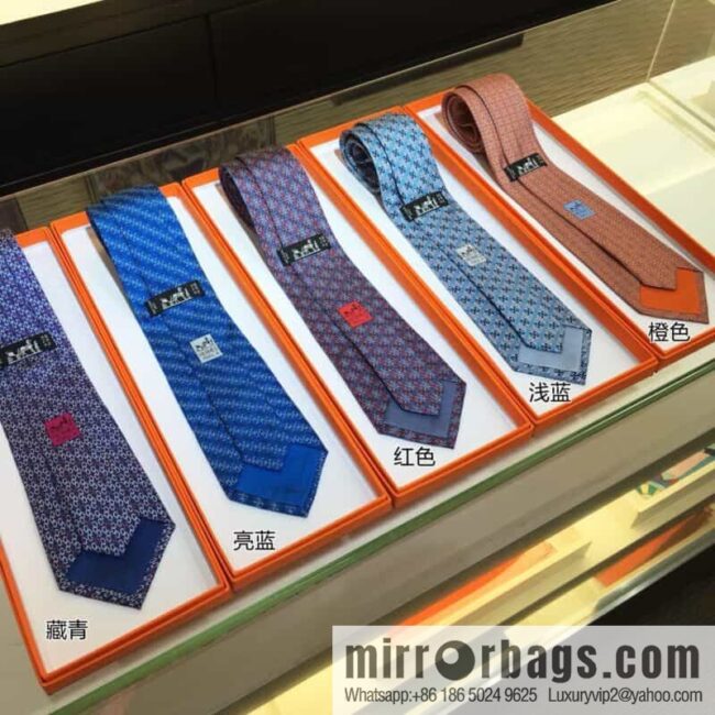 IMG_0292-800x800o3bzutl2nbq93198_20250702012524.jpg Hermes 100% top twill silk + wool inner three-color chain tie