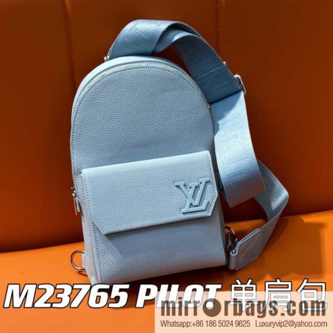[Original order boutique] M23765 blue, full leather breast bag shoulder bag series, autumn and winter new PILOT shoulder bag