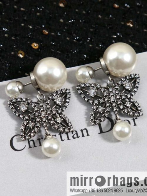New ☑️ DIOR size pearl bow stud earrings