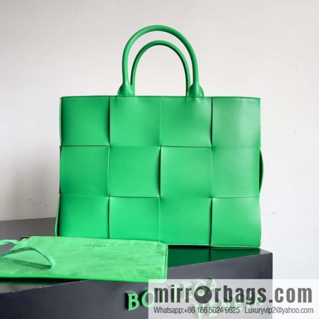 38Cm small four grid B home 2023 early spring new Arco Tote clutch bag model; 729244 Intreccio woven leather (fabric) tote handbag
