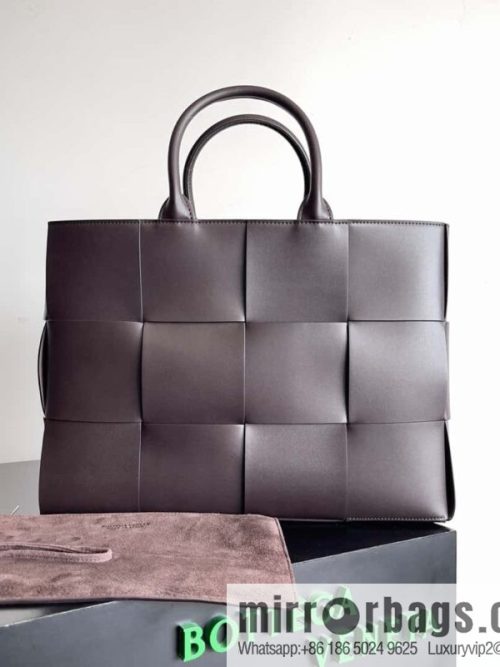 38Cm small four grid B home 2023 early spring new Arco Tote clutch bag model; 729244 Intreccio woven leather (fabric) tote handbag