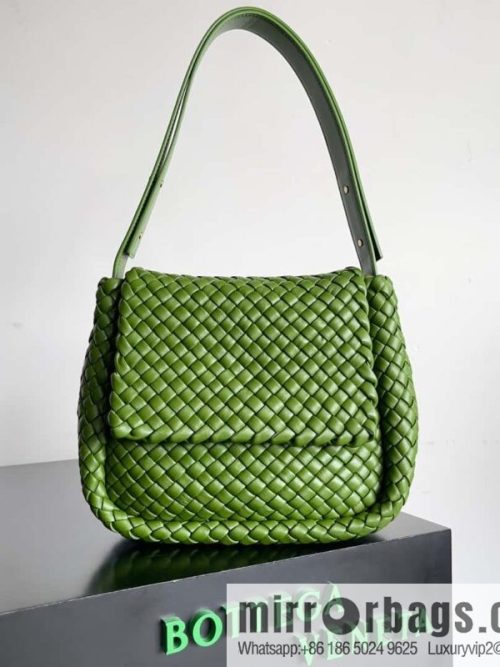 BV autumn and winter new models, Faye Wong the same style, classic small weaving pure hand-woven COBBLE shoulder backpack model number: 709418 green pepper green