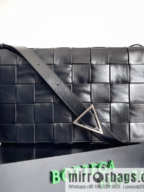 BV Baodiejia B home, model; 691407 new version of CASSETTE triangular buckle oil wax leather, shoulder backpack black