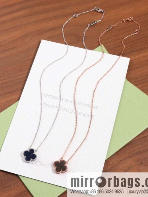 ☀️Van Cleef & Arpels Peterstone Obsidian Necklace ☀