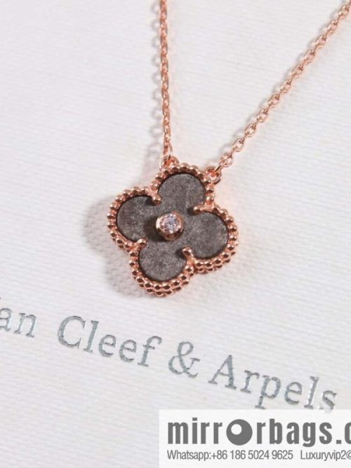 ☀️Van Cleef & Arpels Peter Stone Necklace ☀