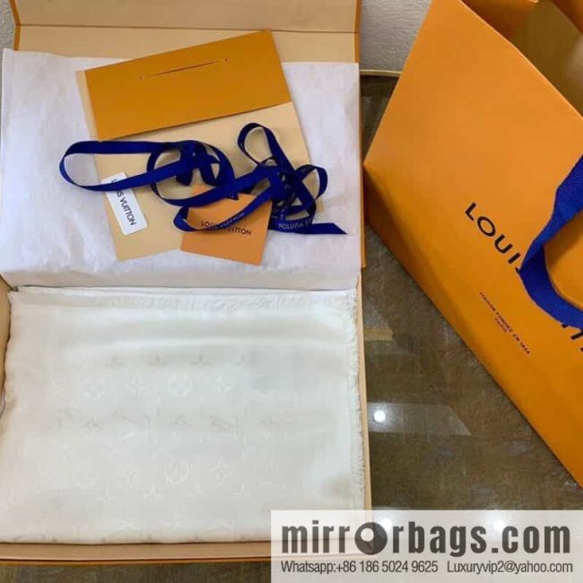 LV Louis Vuitton Monogram Denim Shawl M71378 M71382 M71330 M71329 M72412 M72046 M72273 - Image 4