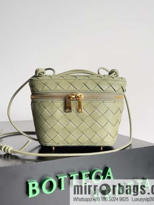 2023 new BV small box Bottega Veneta woven mini pouch model; 743551 small box bag, travertine green