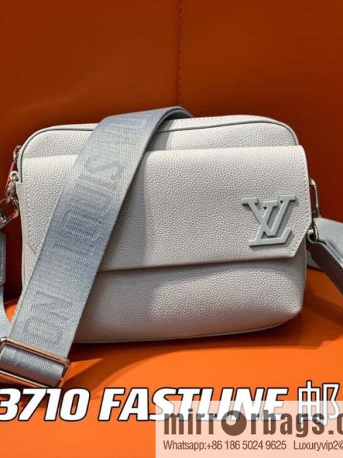 [Original order boutique] M23710 light blue, full leather men\'s bag messenger bag series, new FASTLINE messenger bag in autumn and winter