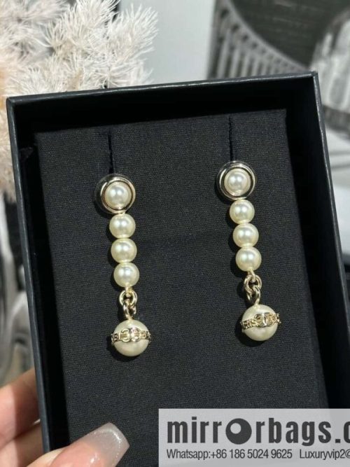 ☀️New ☑️ Chanel double c pearl stud earrings ☀️