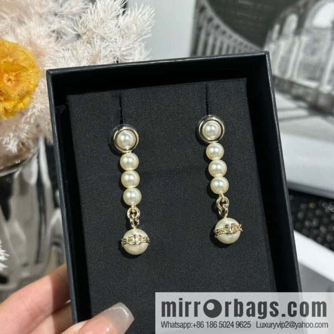 ☀️New ☑️ Chanel double c pearl stud earrings ☀️