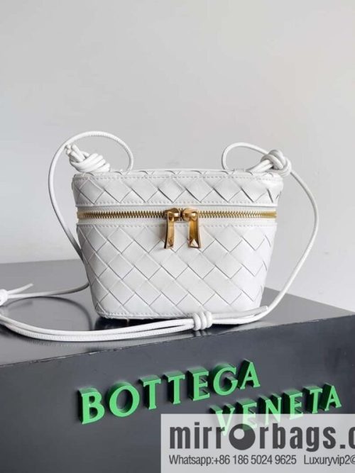 2023 new BV small box Bottega Veneta woven mini pouch model; 743551 small box bag, white.
