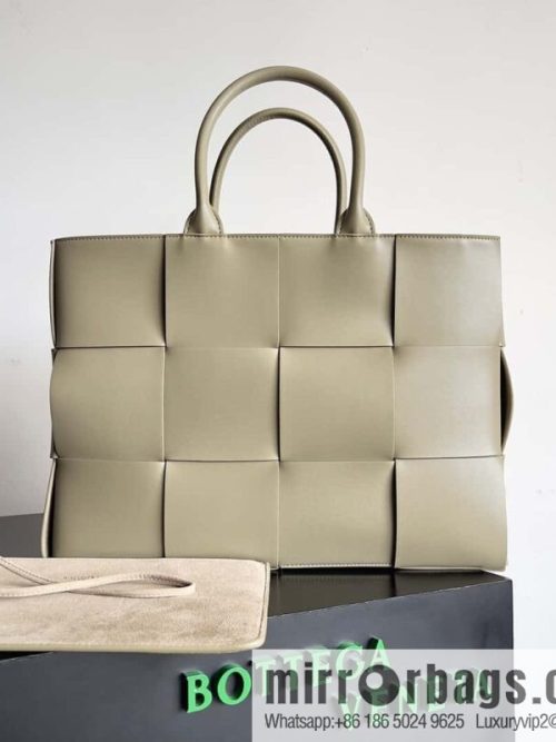 38Cm small four grid B home 2023 early spring new Arco Tote clutch bag model; 729244 Intreccio woven leather (fabric) tote handbag