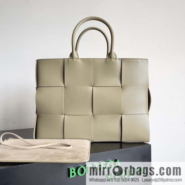 38Cm small four grid B home 2023 early spring new Arco Tote clutch bag model; 729244 Intreccio woven leather (fabric) tote handbag