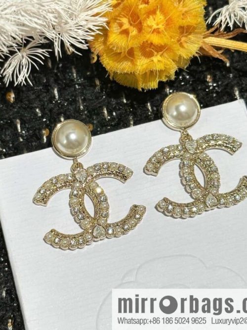 ☀️New ☑️ Chanel C2 double c pearl stud earrings ☀️