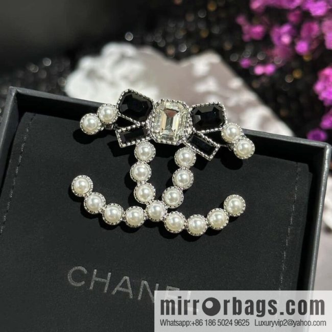 ☀️New ☑️ Chanel Double C Bow Pearl Brooch ☀️