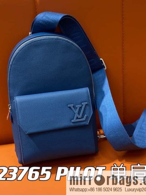 [Original order boutique] M23765 blue, full leather breast bag shoulder bag series, autumn and winter new PILOT shoulder bag