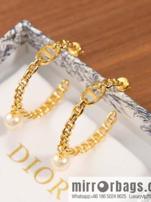 New ☑️ DIOR gold CD pearl stud earrings