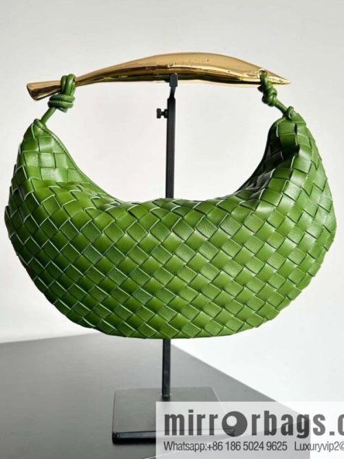 BottegaVeneta2023 new model, Bottega Veneta Bv spring and summer new mini sardines SARDINE model number: 716082 large