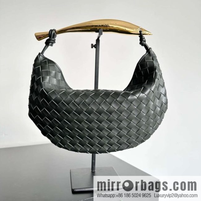 BottegaVeneta2023 new model, Bottega Veneta Bv spring and summer new mini sardines SARDINE model number: 716082 large