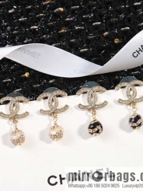 ☀️New ☑️ Chanel C2 full diamond double c pearl stud earrings ☀️