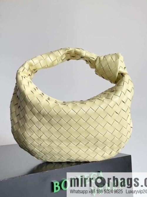 Bv2022 new product, medium Jodie braided knotted round hobo bag, model number: 690225