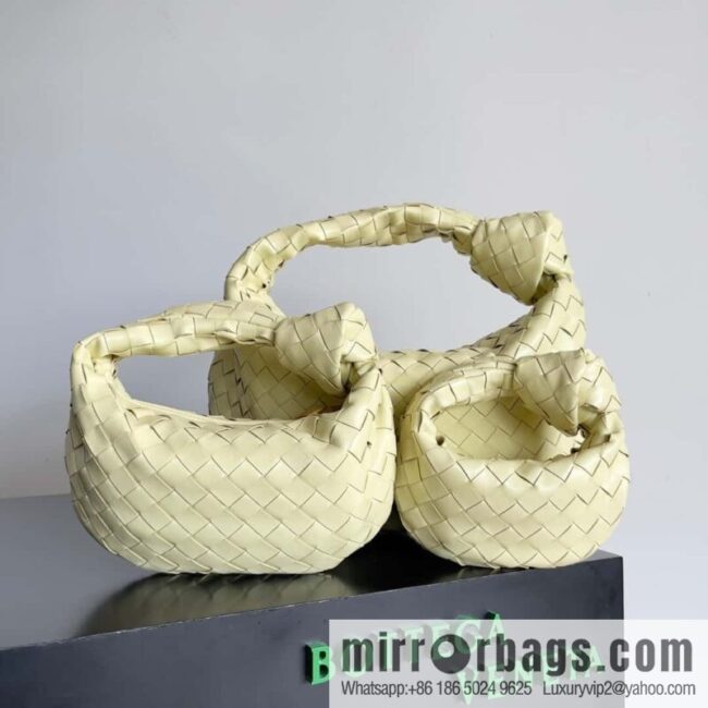 IMG_1079-800x800f2tabuj5h1o64033_20250719013950.jpg Bv2022 new Mini Jodie braided knotted round hobo bag, model: 651876