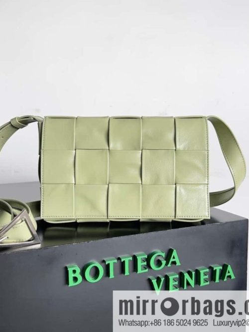 Top end: Bottega Veneta Cassette/Pillow bag Model: 667298