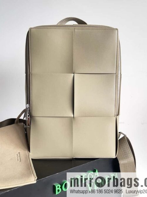 BV\'s latest large woven shoulder backpack model number: 680092