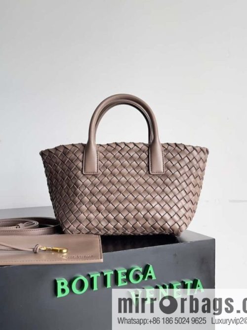 BV Mini Cabat limited edition mini vegetable basket model number: 709464