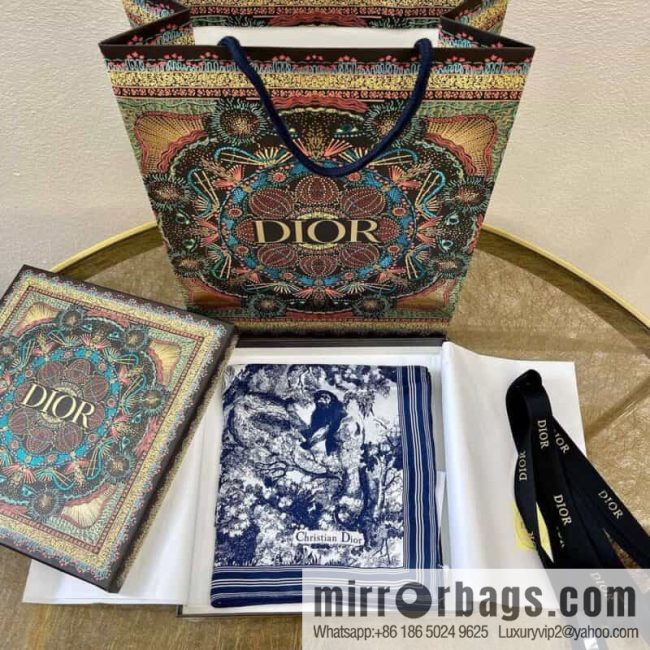 Dior 100% silk scarf with pattern from the Dior Jungle Collection - Image 2