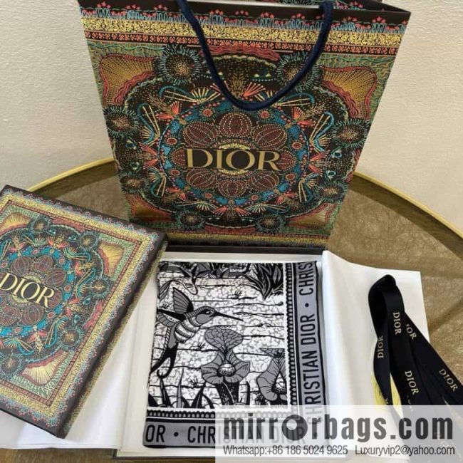 Dior 100% silk scarf with pattern from the Dior Jungle Collection - Image 3