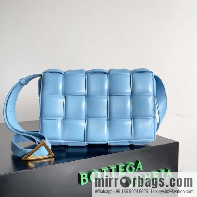 New color~ Hurricane Blue BV Cassette bag Cassette bag Pillow bag, item number: 70094
