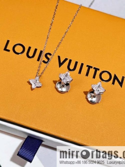 ❗️New ❗️ ☀ Louis Vuitton diamond necklace, stud earrings ☀ LV lconic Pearls necklace