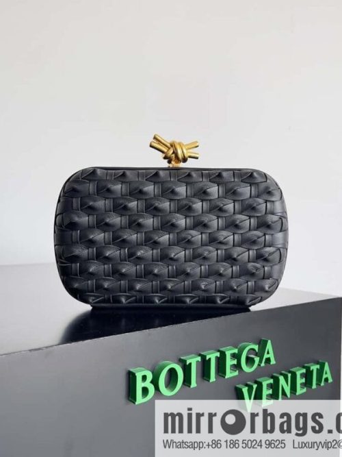 BottegaVeneta BV Knot | minaudiere: 717622 sheepskin black