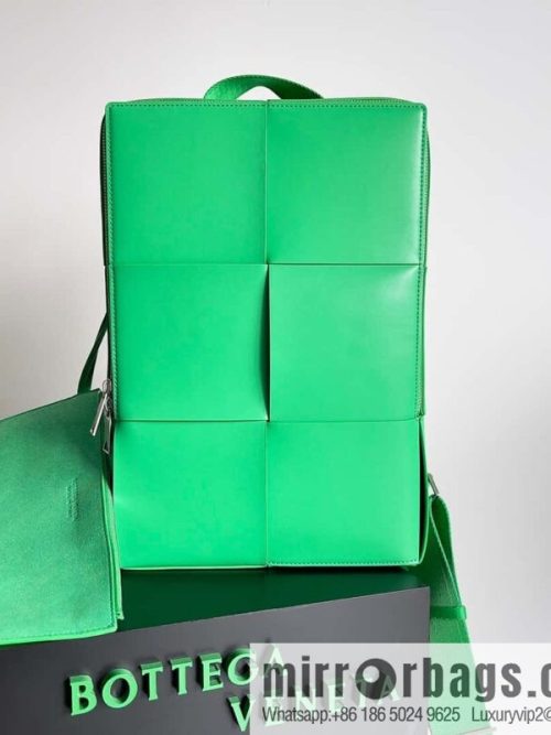 BV\'s latest large woven shoulder backpack model number: 680092