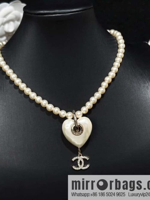 ❗️New ❗️ Chanel necklace ☀️ new ☑️ Chanel peach heart love necklace ☀️