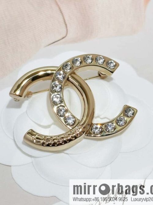 ❗️New ❗️ Chanel brooch ☀️ new ☑️ Chanel double c half diamond brooch ☀️