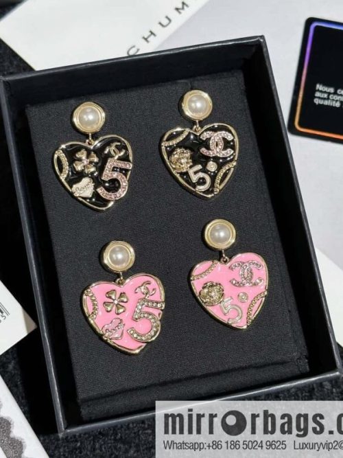 ❗️New ❗️ Chanel stud earrings ☀️ new ☑️ Chanel c2 double c peach heart love stud earrings ☀️